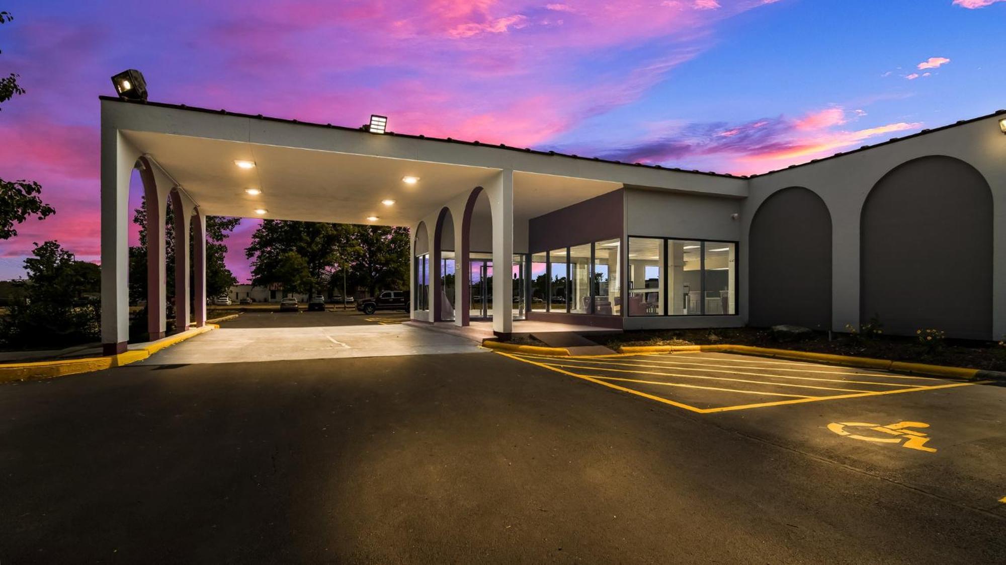 Hometowne Studios By Red Roof And Conference Center Chicago - N Aurora Naperville North Aurora Eksteriør bilde