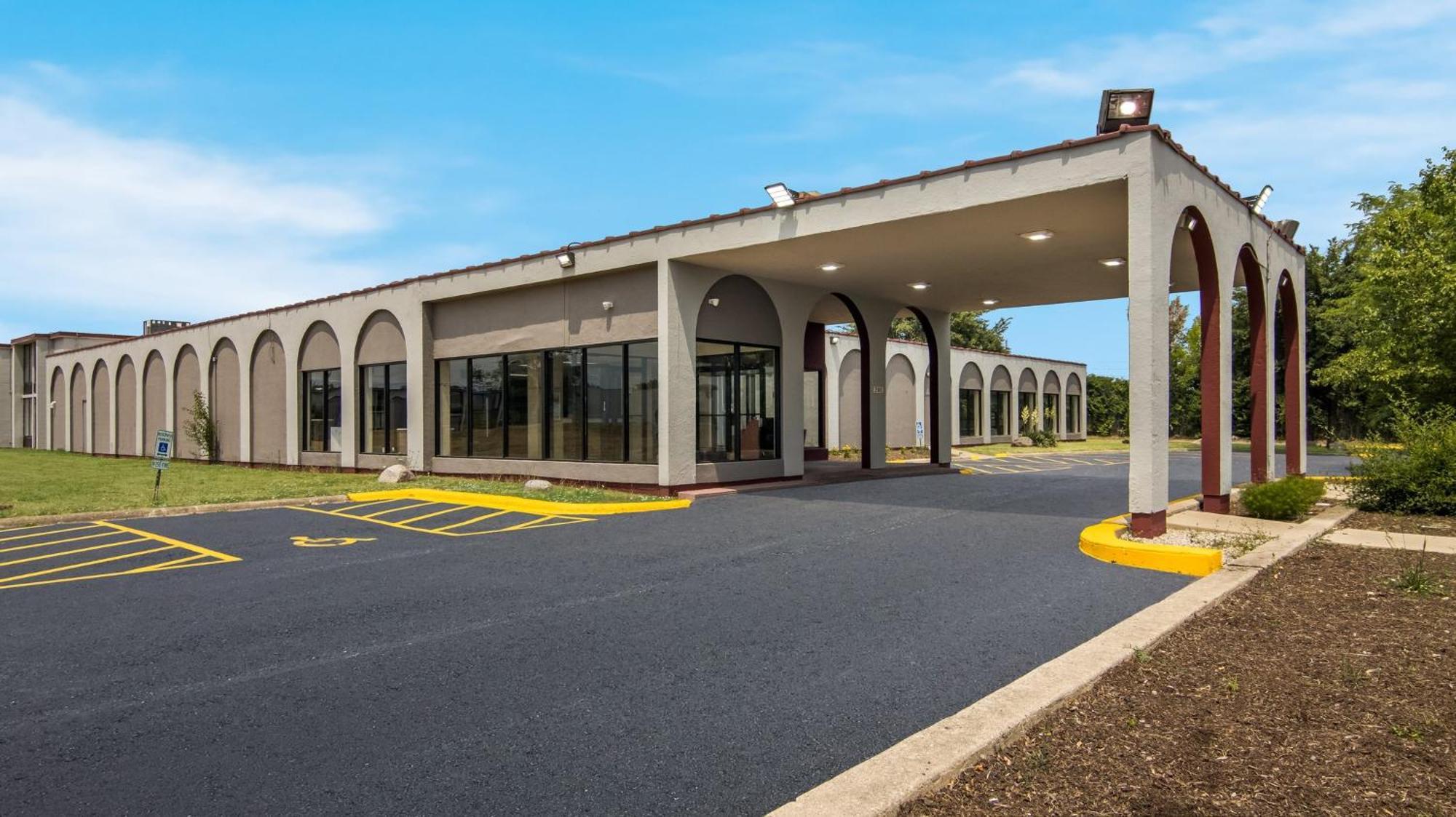 Hometowne Studios By Red Roof And Conference Center Chicago - N Aurora Naperville North Aurora Eksteriør bilde