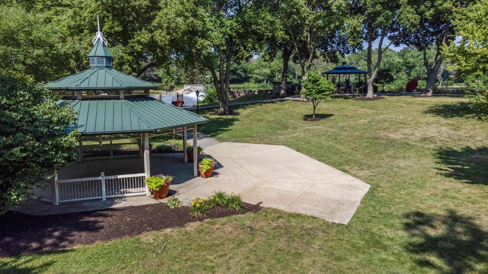 Hometowne Studios By Red Roof And Conference Center Chicago - N Aurora Naperville North Aurora Eksteriør bilde